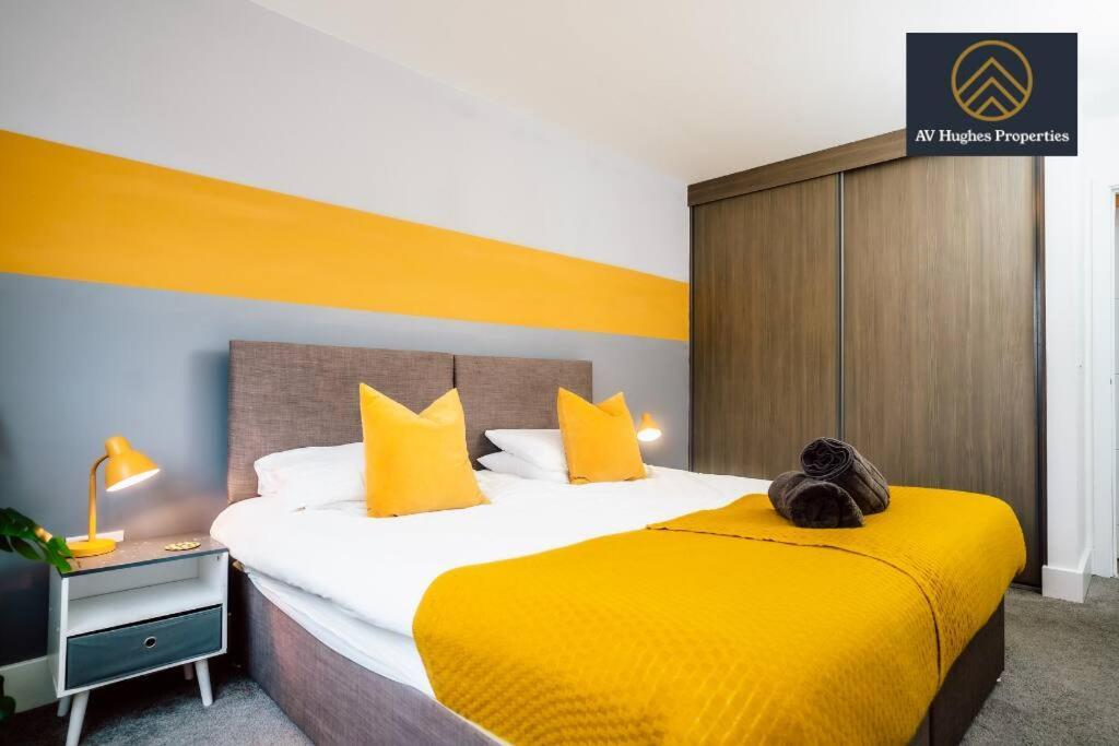 Modern One-Bedroom Apartment - Fast Wi-Fi, Parking Included, Ideal For Relocation By Av Hughes Properties Milton Keynes Kültér fotó