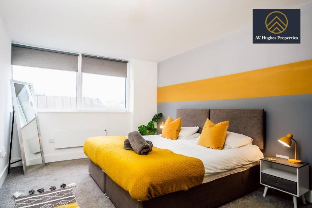 Modern One-Bedroom Apartment - Fast Wi-Fi, Parking Included, Ideal For Relocation By Av Hughes Properties Milton Keynes Kültér fotó