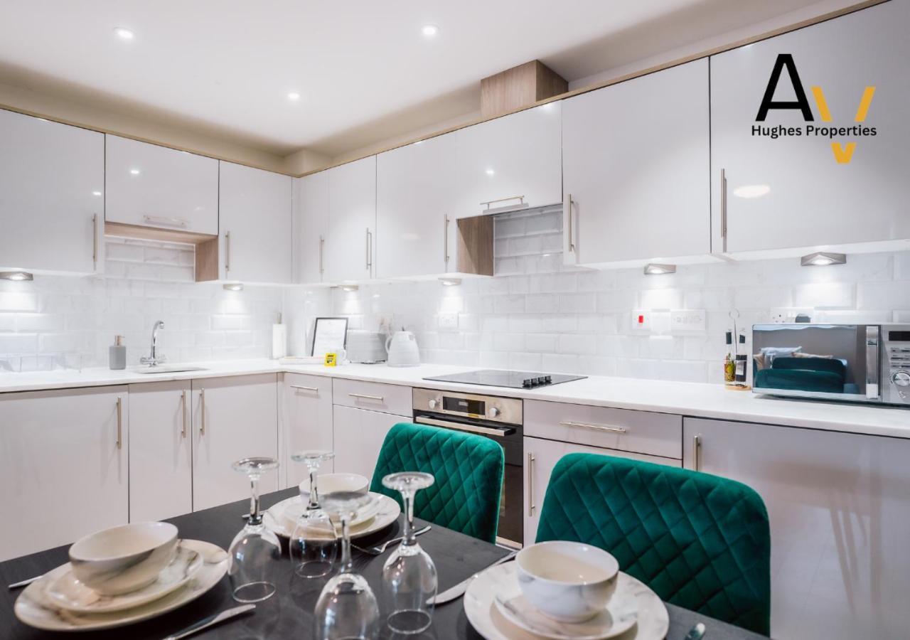 Modern One-Bedroom Apartment - Fast Wi-Fi, Parking Included, Ideal For Relocation By Av Hughes Properties Milton Keynes Kültér fotó